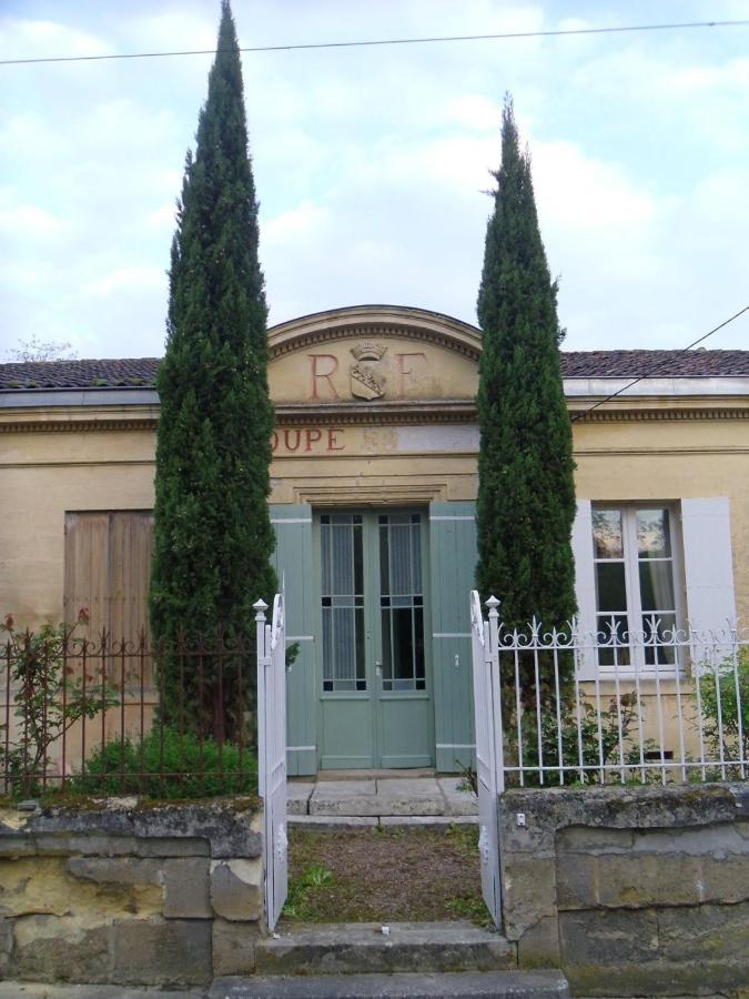 Romantic Gite Nr St Emilion With Private Pool And Views To Die For Pujols  المظهر الخارجي الصورة
