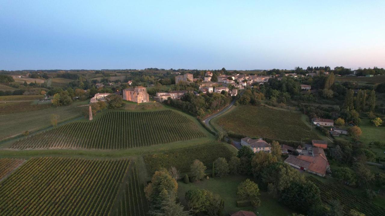 Romantic Gite Nr St Emilion With Private Pool And Views To Die For Pujols  المظهر الخارجي الصورة